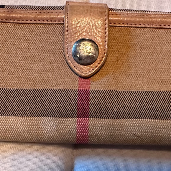 Authentic Burberry brown leather buckle wallet with snap closure. - Picture 7 of 7